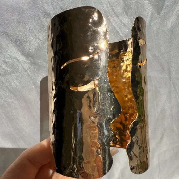 Face gold color cuff Bracelet - Picture 3 of 9